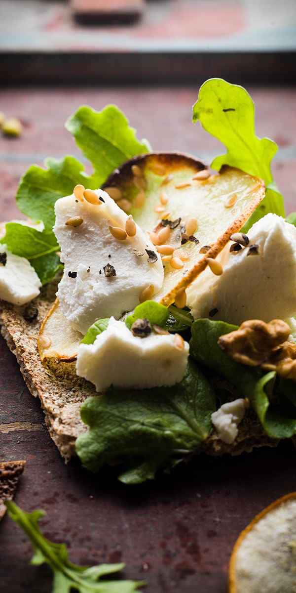 photographe culinaire tartine chevre poire