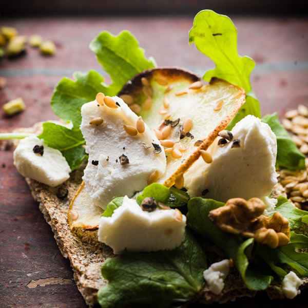 photographe culinaire tartine chevre poire