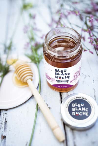 photographe culinaire bleu blanc ruche miel bruyere